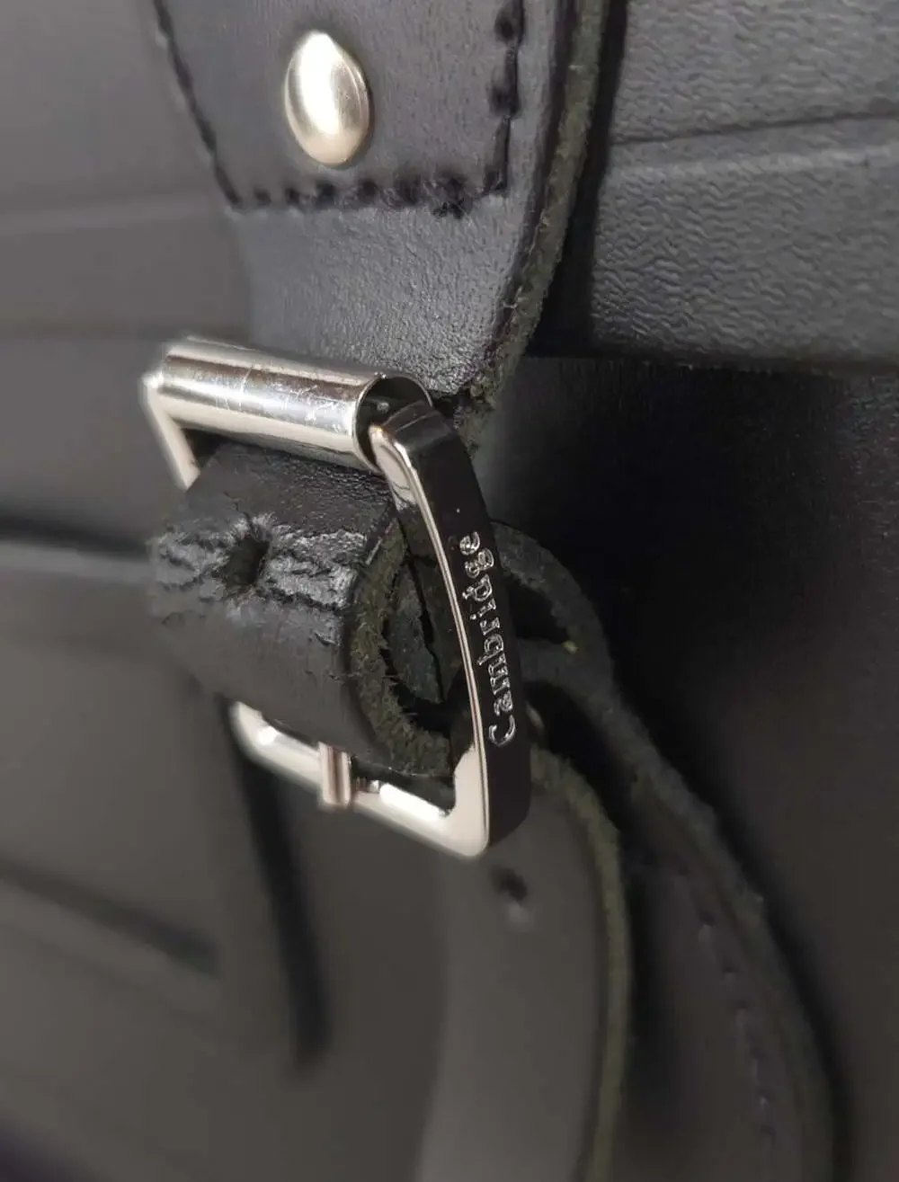 Cambridge Satchel Company Classic Leather Messenger Bag Medium Mens Black $275